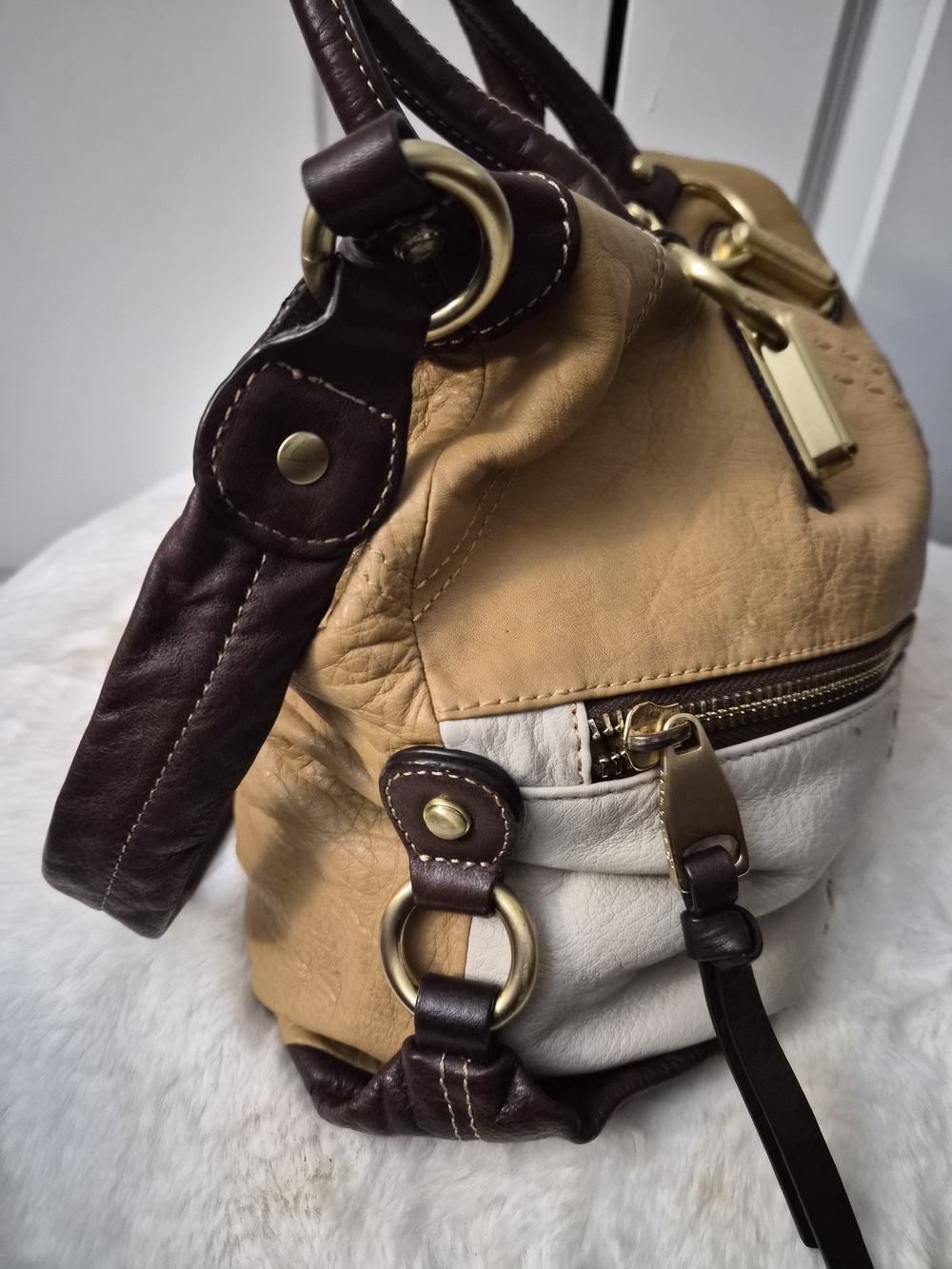 B MAKOWSKI Two-Tone Tan and Cream Women’s Leather Handbag - Picture 4 of 15